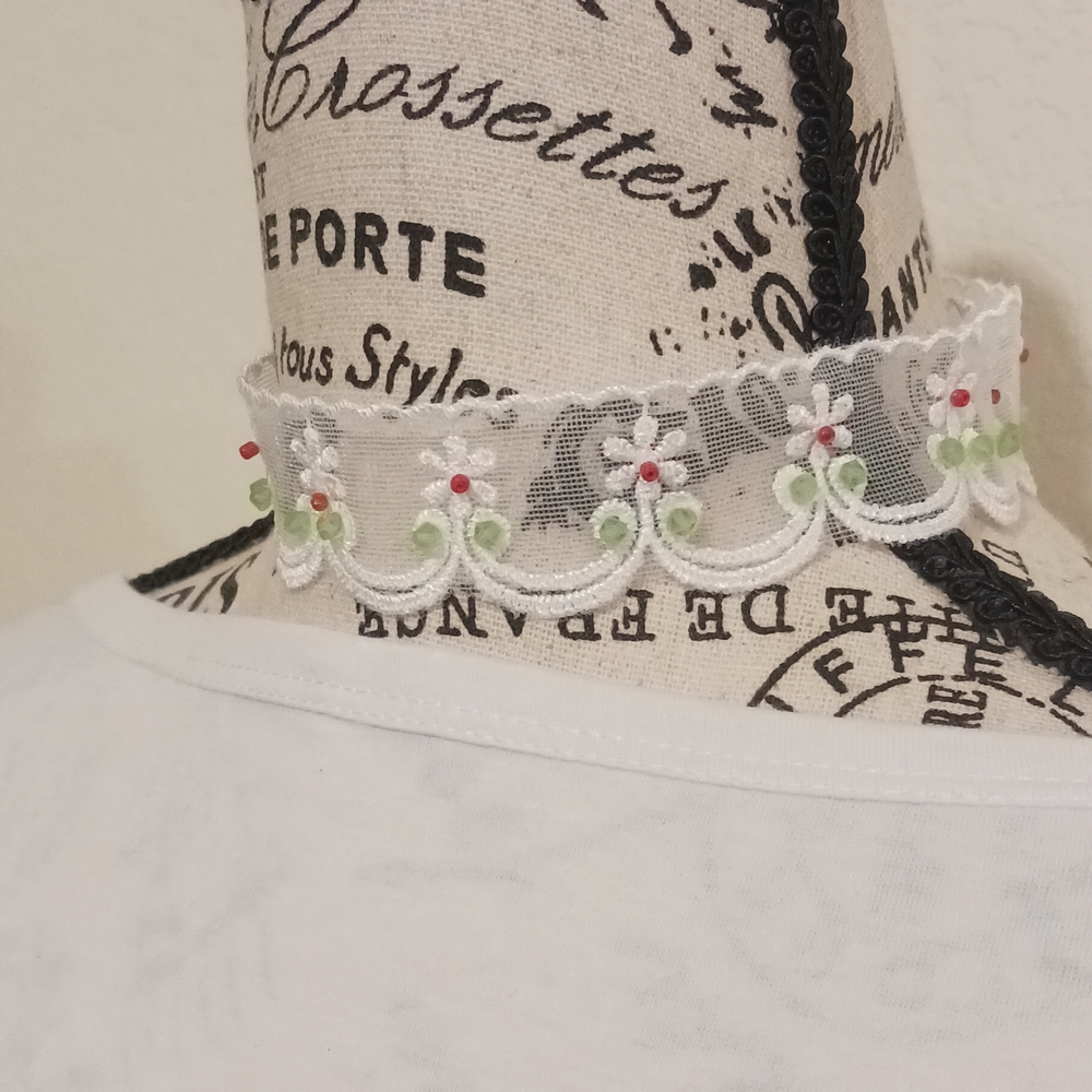 Embroidered White and Green Red Lace Choker Necklace 14' - Picture 2 of 10